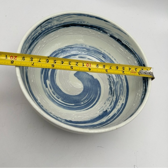 TEXTURED JAPAN CERAMIC RICE SOUP RAMEN BOWL BLUE WHITE SPIRAL WAVE 7-3/4” - Picture 14 of 15